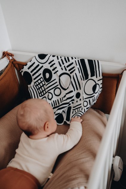 kontrastná mušelínka