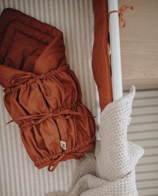 Tútu zavinovačku sme používali prvé Lukáškove týždne naozaj stále. Najskôr sa zdalo, že v nej nebude chcieť byť a to mi...