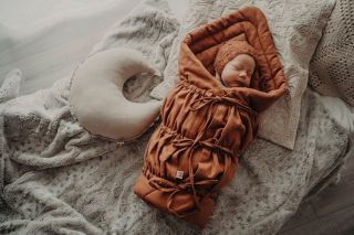 Mám nosiace dieťa. Luky chcel byť stále v náručí a v nosiči. 🤍 Niekedy sa ale maminka potrebuje napríklad osprchovať a to...