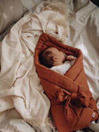 Navrhnuté pre dnes, ušité pre generácie. V Rust Baby veríme v slow design. Naším cieľom je vytvárať kúsky, ktoré nekončia...