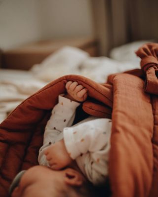 Ušľachtilý materiál ako ľan je základom nášho ateliéru. Veríme v silu detailov, ktoré oko bežne možno prehliadne, ale...