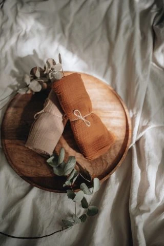 Naše mušelínky sú dôkazom, že tie najjednoduchšie veci sú najkrajšie. Ručne ušité na Slovensku z materiálov, ktoré dýchajú...