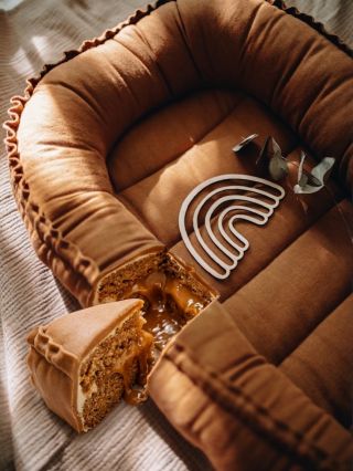 Doteraz sme vám tvrdili, že naše hniezda sú zo 100% ľanu... ale dnes musíme ísť s pravdou von. 🙊 Vždy ste nám písali, že...