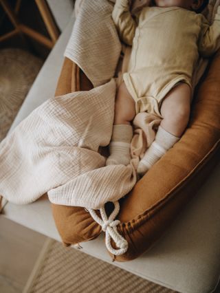 Aj pre chlapčeka, aj pre dievčatko. Jedno naše ľanové hniezdočko využijú všetci súrodenci, bratranci aj sesternice.