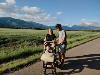 Toto sme my. Daniela, Tomáš a Lukáško. Rodina, ktorá stojí za Rust Baby Design, priamo v domove našej značky - na Liptove...