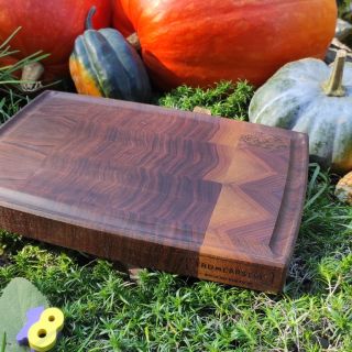 💥NA PRODEJ💥 https://www.rustikartkarlstejn.cz/krajeci-spalek/ Ručně vyráběné krájecí špalky z masivního dřeva Na jedné...