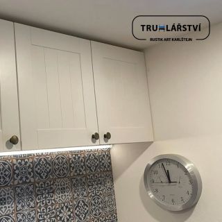 Koupelna Foto realizace Materiál - korpus @eggergroupw w980 Dvířka Lakovaná MDF Povrchová úprava PU barva RAL 9010...