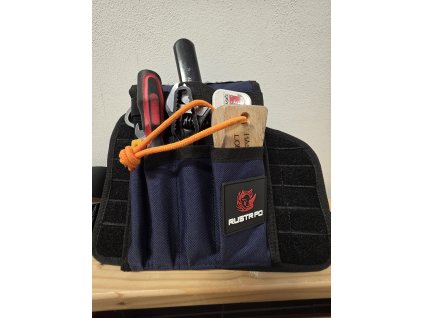 Stehenní nosič s technickým organizérem do kapsy