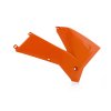 Bočné kryty chladičov pre KTM EXC125/05-07, EXC200/05-07, EXC250/05-07, EXC300/05-07, EXC-F250/05-07, EXC-F400/05-07, EXC-F525/05-07, MXC300US/05, SX125/05-06, SX250/05-06, SX-F250/06, SX-F450/05-06, SX-F525/05-06