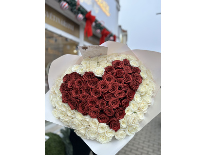 Srdce lásky z třpytivých rudých růží