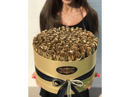 Květinový box v náruči.