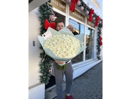bouquet of 101 snow-white roses