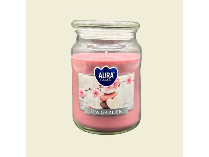 Vonná svíčka Aura Spa Garden v elegantním skleněném obalu, přinášející harmonii a vůni zenové zahrady pro relaxaci a pohodu.