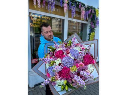 Mixed Bouquet with Hydrangeas, Roses and Carnations