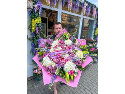 Romantické snění – luxusní míchaná kytice s hortenziemi a růžemi