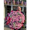 Luxusní kytice růžových pivoněk s eukalyptem a gypsophilou