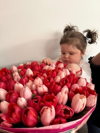 Maličká princezna a tulipánky 🤩♥️ www.ruzemichael.cz