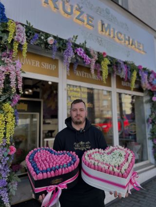 Užívejte krásný slunečný den 🌷☘️ www.ruzemichael.cz