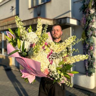 Léto, sluníčko a květiny 🌺❤️ www.ruzemichael.cz #goat