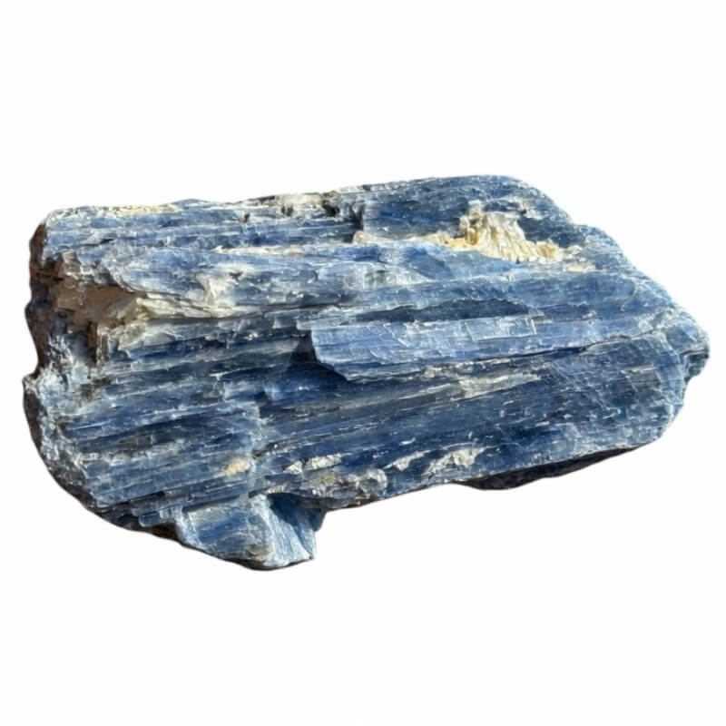 Kyanit: vlastnosti, barvy, úpravy a péče (prakticky pro šperky)