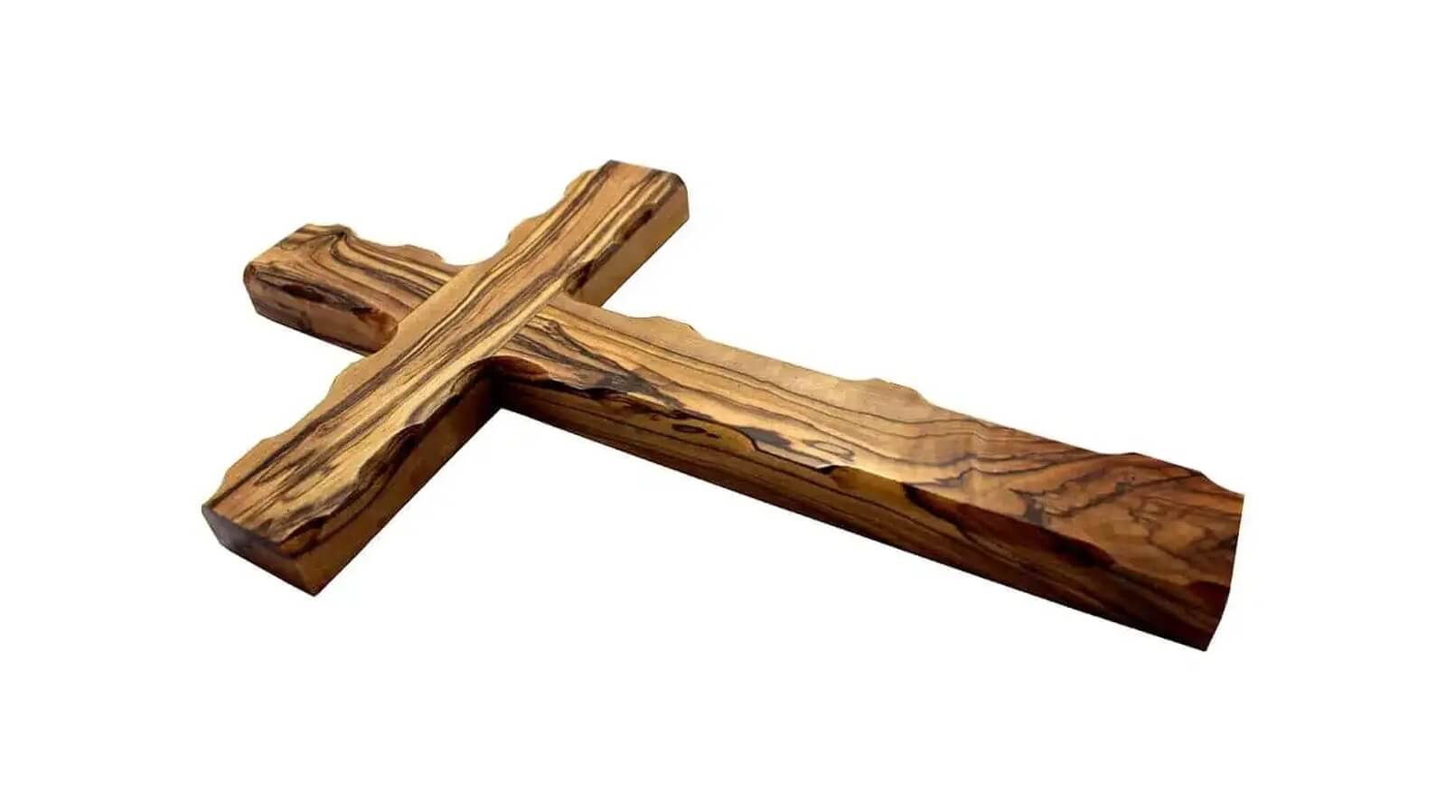 Dřevěný kříž jako jednoduchý křesťanský symbol