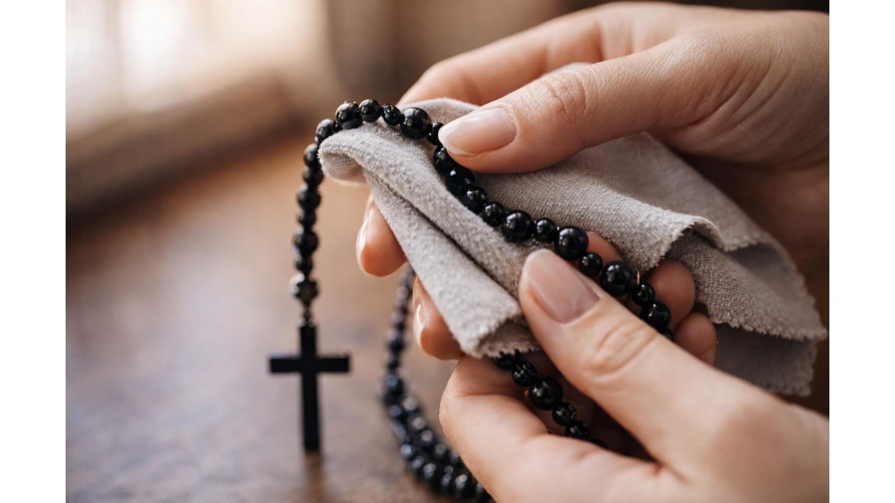 Péče o náramky a růžence – šetrné čištění a správné uložení