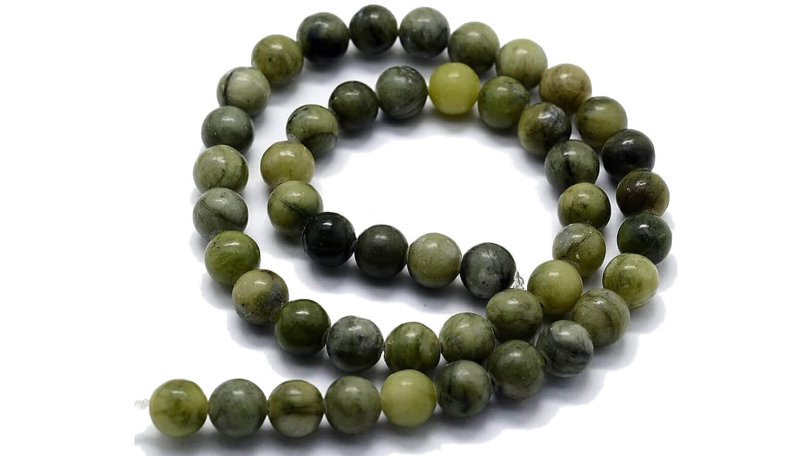 Korálky z jadeitu – detail odstínu a povrchu