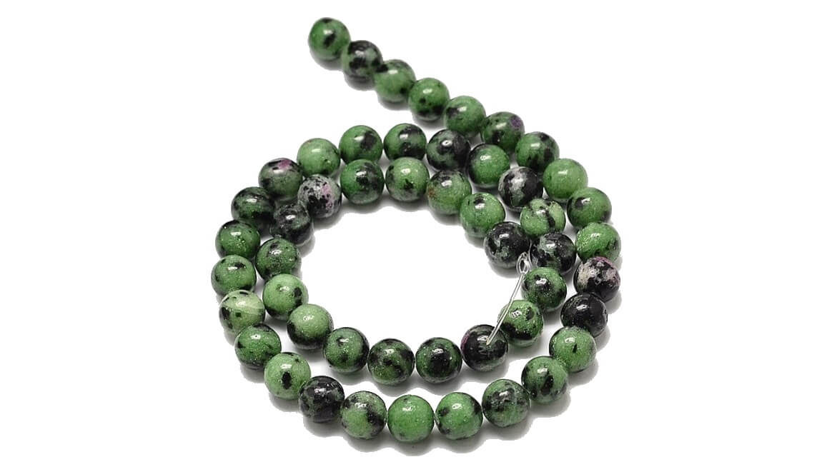 Korálky ze zoisitu – detail