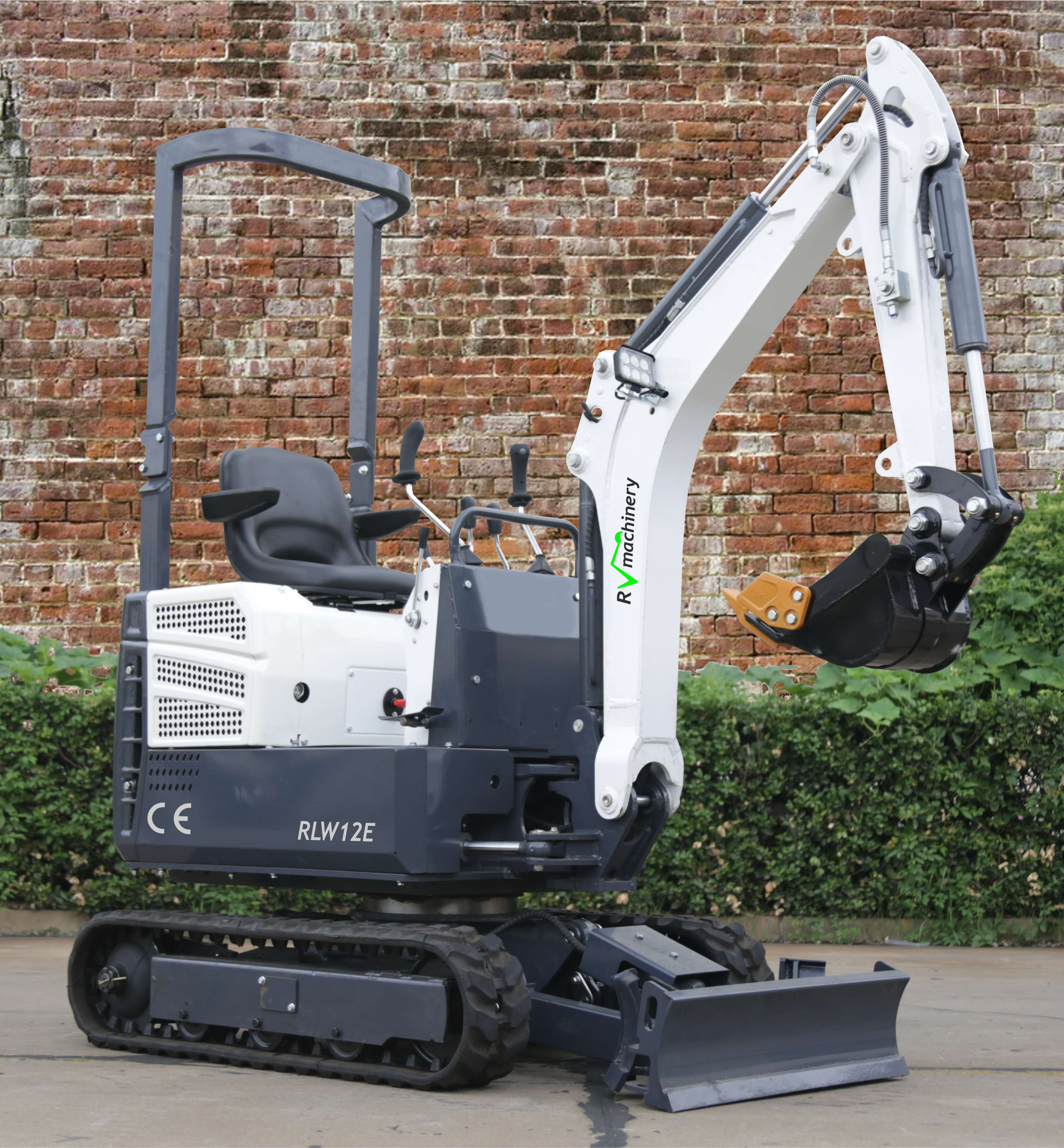  Minibagr RLW12E 1200kg – teleskopický podvozek s mimoosou funkcí, ideální pro efektivní a přesnou práci v terénu.