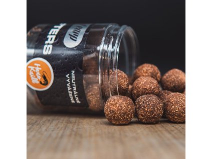 neutralne-vyvazene-boilies-squat-carp-wafters-hero-krill-01