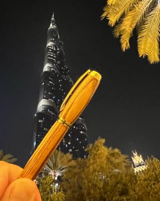 Luxusní pero na luxusním výletě www.rybawooddesign.cz #pero #drevenepero #drevopryskyrice #propiska #pen #woodenpen...