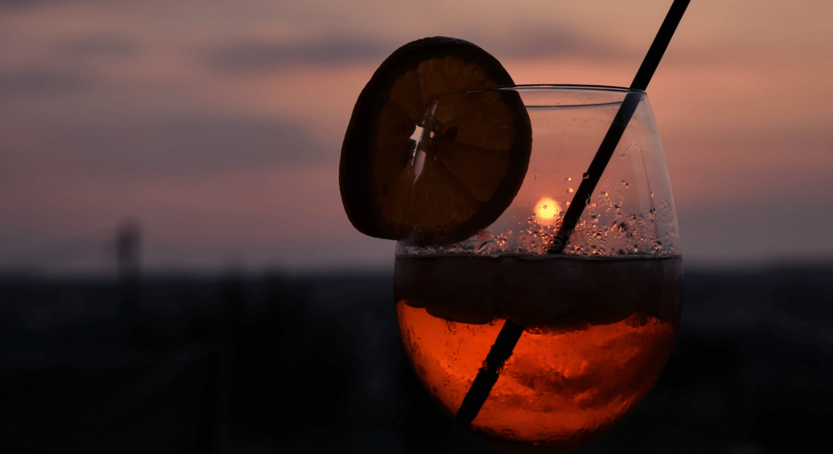 Aperol Spritz, jak má být: Skvělý recept a tajný tip k tomu