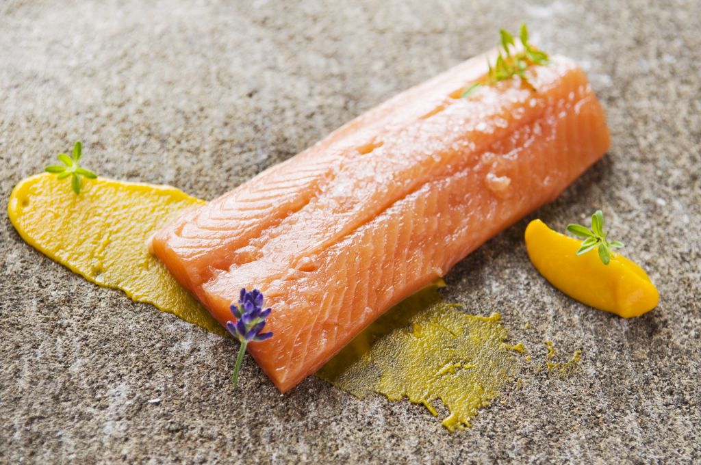 Pstruh lososový v maslovej glazazi a mrkvové variácie