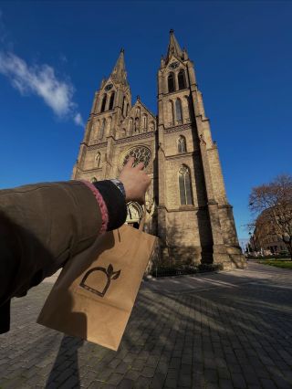 Rýsy jsou k dostání hned za rohem od Ludmily❤️‍🔥. V úterý 11-18, ve středu 11-17. Vitrína je sice plná, ale...