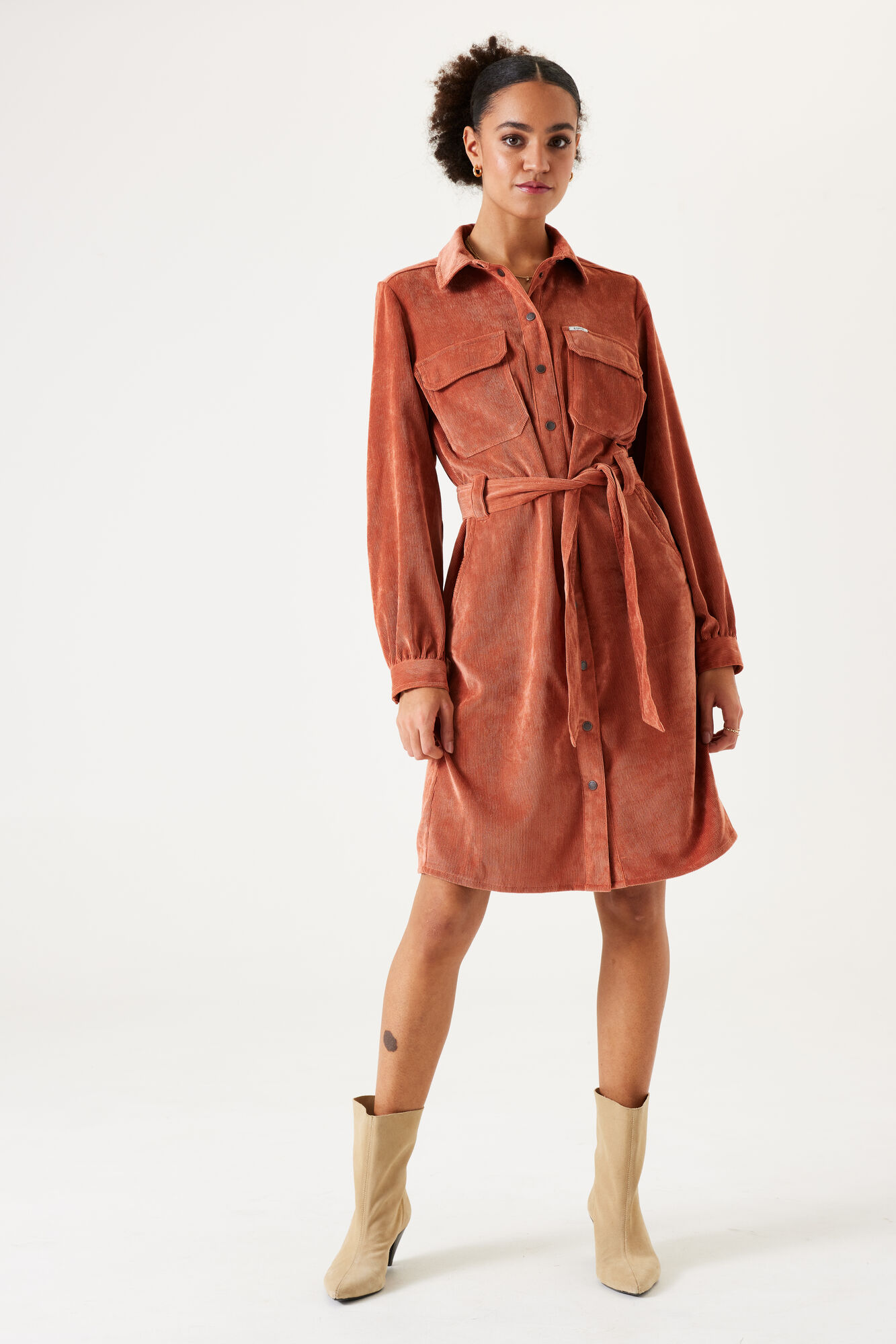 t40284-5326-onmodel-total-2000-c14bff7f