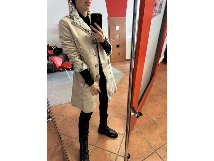 Kabát 107 - krémový s límcem