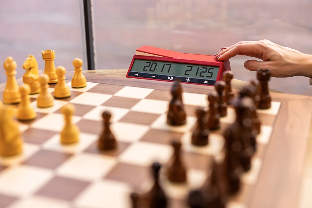 DGT 2500 vs DGT 2010: které šachové hodiny vybrat?