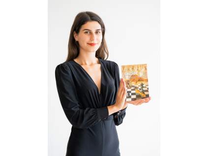 šachová kniha Základy taktiky, kombinačná hra, príklady, prepočet variantov, autor Richard Biolek, na obálke šachovnica