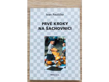 šachová kniha Prvé kroky na šachovnici, metodická pomôcka, učebné diagramy, úlohy, hry, autor Ivan Paulička, na obálke dieťa