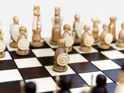 Drevené šachy Bojari  + doprava zdarma