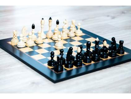 Drevené šachy Queen´s gambit  + doprava zdarma