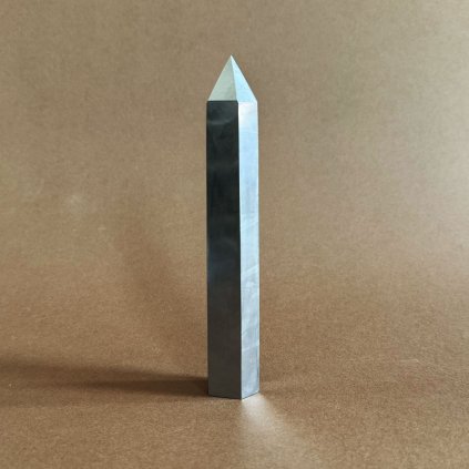 Terahertz S  malý obelisk
