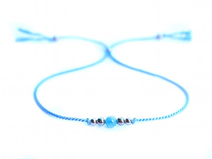 Světle modrý hedvábný náramek s akvamarínem a korálky z chirurgické oceli Sadré