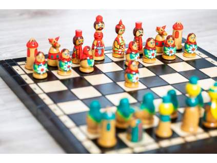 Matrioskák fa sakk-készlet