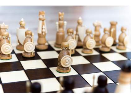 2267 drevene sachy bojari