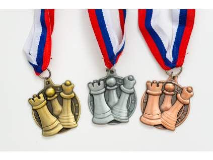 6189 3 sada medaili figurky