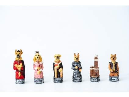 Kutyák és macskák - sakkfigurák