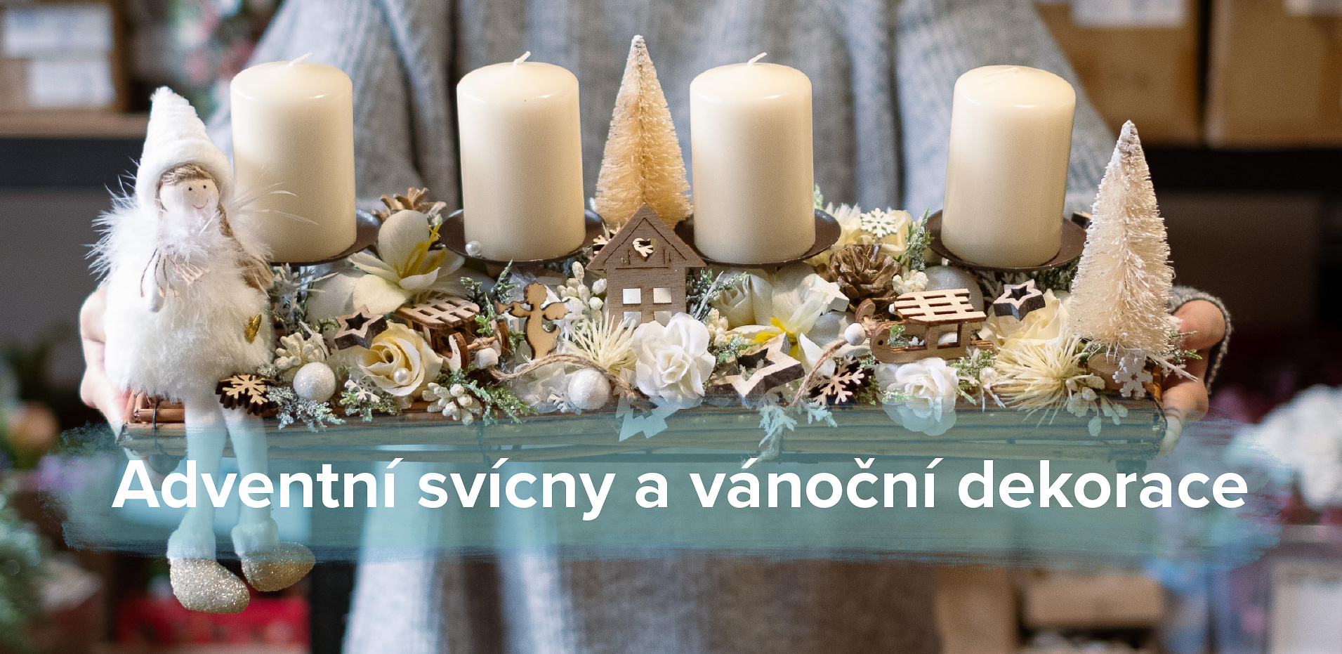 Vánoční dekorace, adventní svícny a vánoční věnce