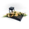 Aranžmá smuteční se solární svíčkou jemně meruňkové