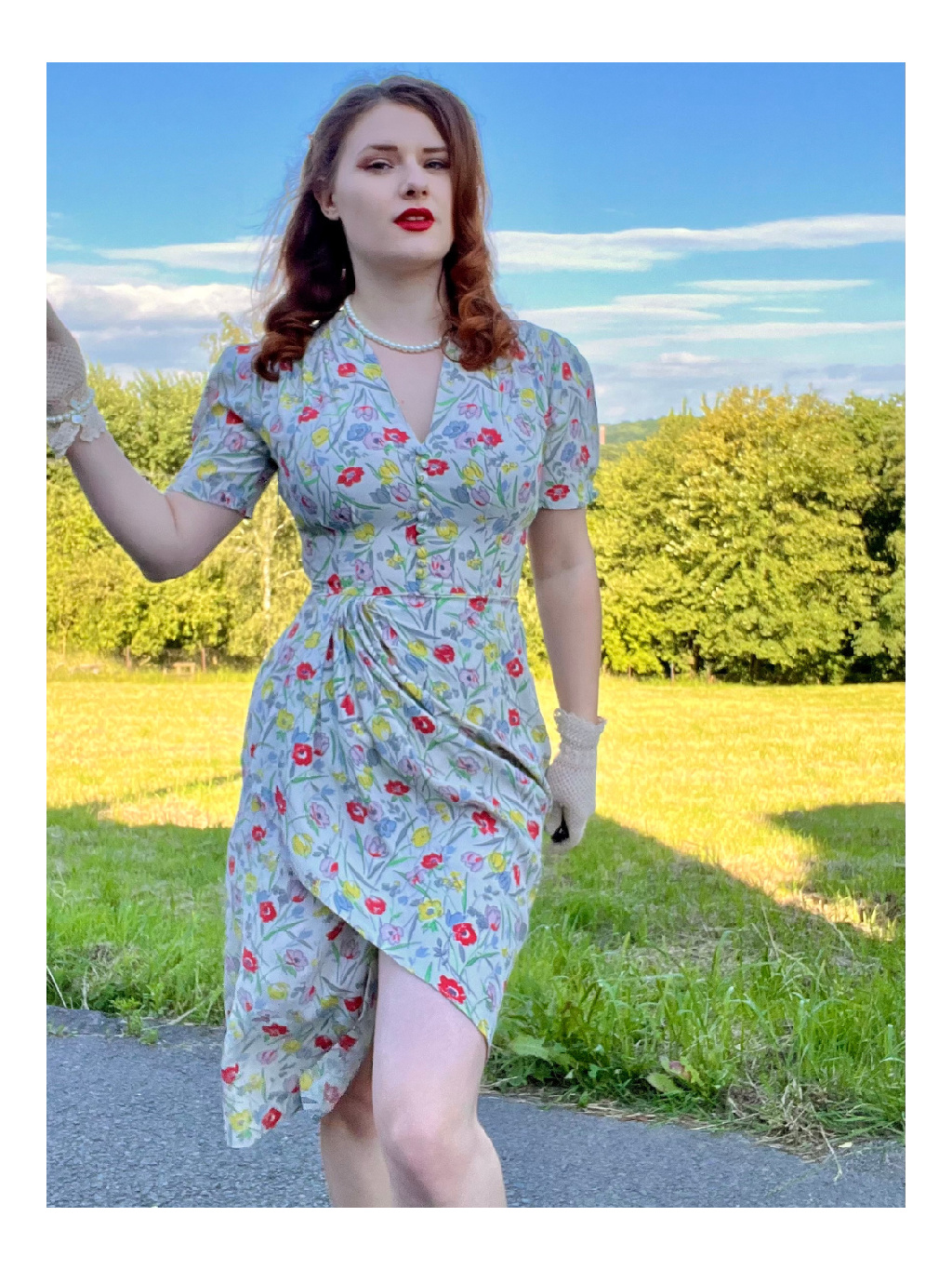 Sukienka retro z kopertową spódnicą, wzór Mabel Poppy